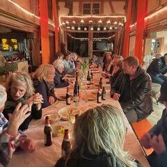 Nach dem Essen gibt es noch viel zu erzählen.