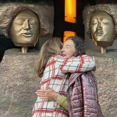 Begrüßungen nach langer Zeit im Angesicht von Philemon und Baucis.