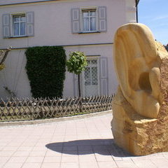 Ohrobjekt, gelber Sandstein Ohrobjekt, gelber Sandstein