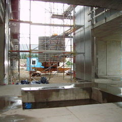 Rohbau mit der Aussparung für das Wasserbecken Rohbau mit der Aussparung für das Wasserbecken