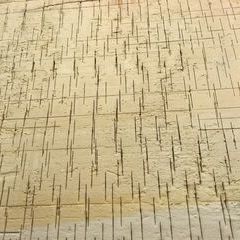 Bizarres Wandrelief durch die einschneidenen Steinsägen in unterschiedlichen Abbauhöhen