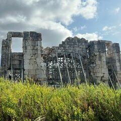 Das baufällige antike römische Badehaus