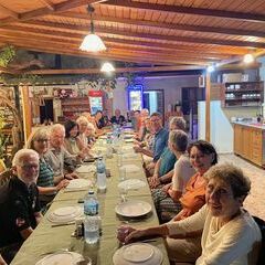 Erster Abend im angesagten Restaurant des Dorfes - San Nicholas