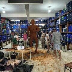 In den geheimen Archiven und temporären Bildhaueratelier Kybiras. Fotografieren strengstens verboten :-)