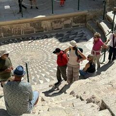 Das restaurierte Theater in Kybira