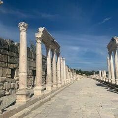 Wiederhergestellte antike Einkaufsstrasse