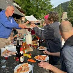 Pizza & Co am ersten Abend am Altar