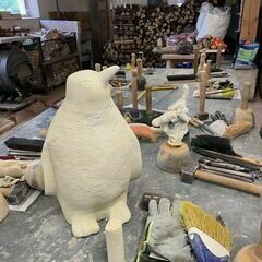 Ja, wenigstens hat man ihm etwas Werkzeug gelassen, dass er sich nicht so einsam fühlt :-)