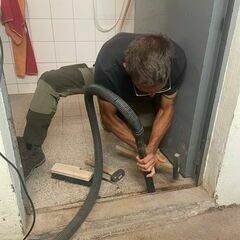 Olli sei Dank!! Nach gefühlt 20 Jahren fällt die WC Tür wieder wie geschmiert ins Schloß :-) 