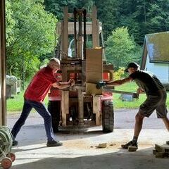 Gleich werden die großen Blöcke auseinander gesägt :-)
