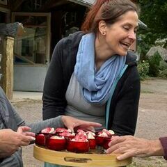 Und schon schlagen sie zu, von links und von rechts