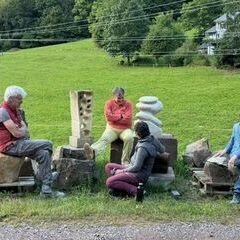 Kleiner Pausenschnack in und auf den Steinen