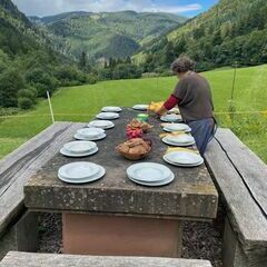 Sonntag Mittag, TischleinDeckDich Fee Christine bei der Arbeit
