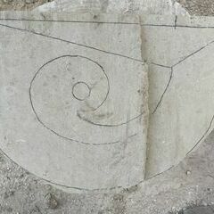 Erste Skizze auf den Stein