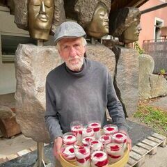 Der Mann mit dem Dessert ist immer begehrt :-)