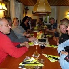 Große Tafel im Gasthaus. Ohne Resevierung geht da nichts mehr !